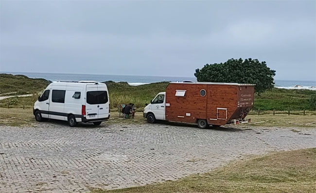 VR estacionado na Praia do Forte