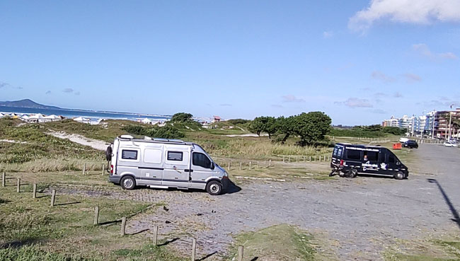VR estacionado na Praia do Forte