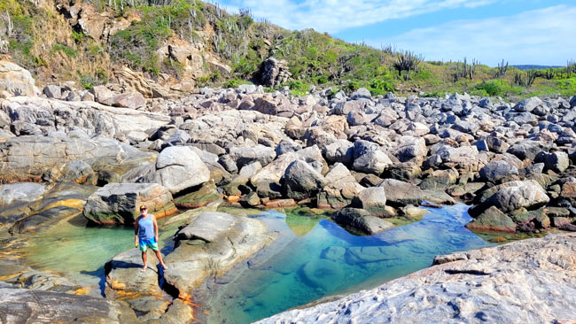 Piscinas Naturais na Enseada das Conchas em Cabo Frio