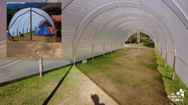 Tenda para proteção de barracas contra vento, chuva e sol no camping Cantinho Doce em Lumiar