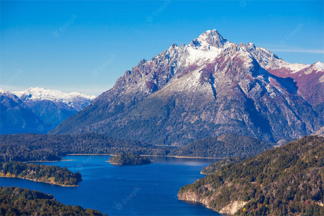 Montanha Tronador e Lago Nahuel Huapi em Bariloche - Freepik