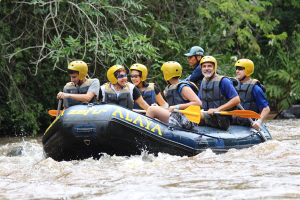 Rafting no rio Jacaré-Pepira com a operadora Alaya