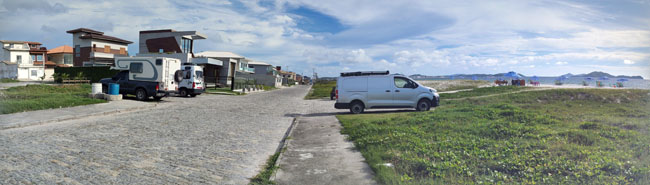 Estacionamento para motorhomes na praia do Foguete em Cabo Frio